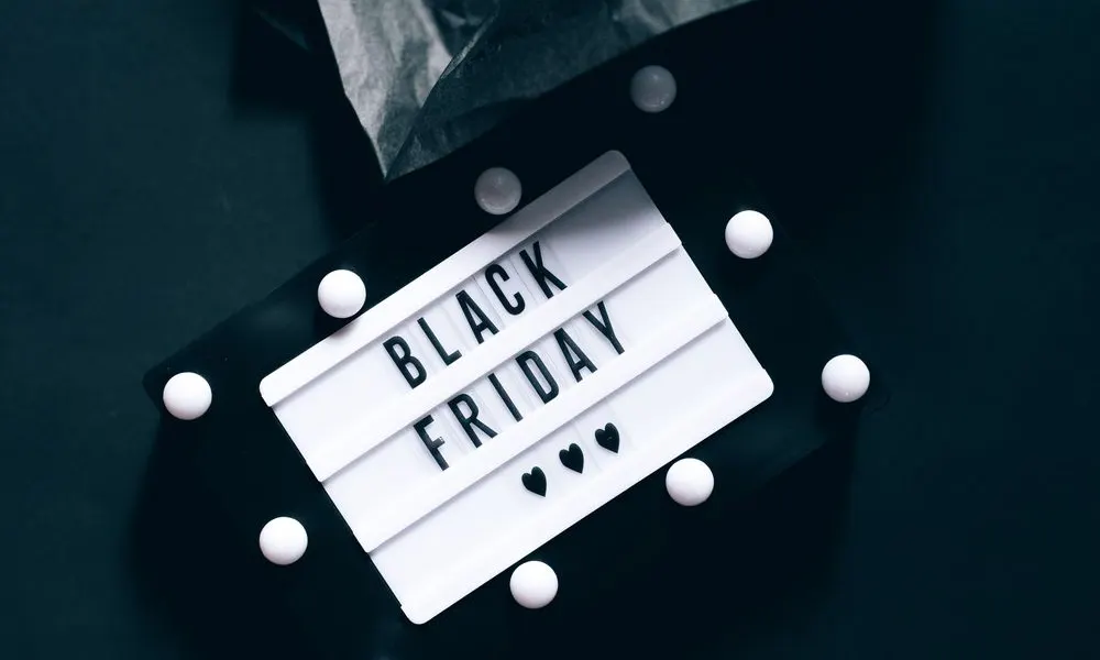 Lightbox sign reading Black Friday on a dark background